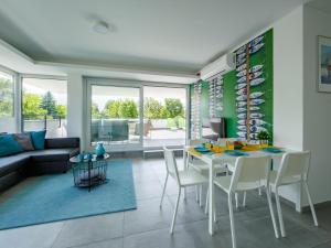 Posedenie v ubytovaní Apartment Kenese by Interhome
