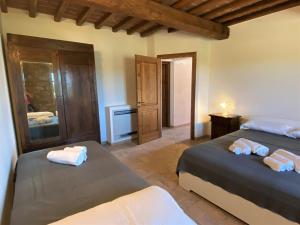 A bed or beds in a room at Apartment Libertas by Interhome