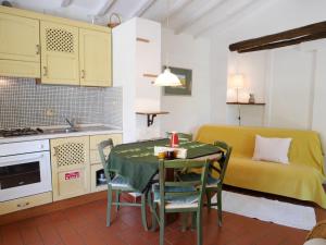 Kuchyňa alebo kuchynka v ubytovaní Holiday Home Fiore by Interhome