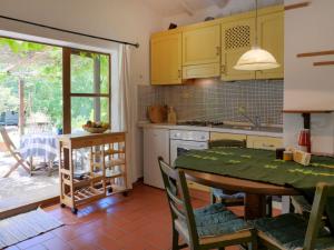 Kuchyňa alebo kuchynka v ubytovaní Holiday Home Fiore by Interhome