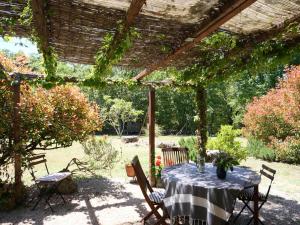 Vonkajšia záhrada v ubytovaní Holiday Home Fiore by Interhome