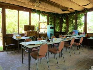 Reštaurácia alebo iné gastronomické zariadenie v ubytovaní Holiday Home Fiore by Interhome