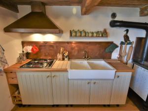 Kuchyňa alebo kuchynka v ubytovaní Holiday Home Rustico Olmo by Interhome