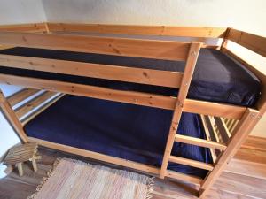 Poschodová posteľ alebo postele v izbe v ubytovaní Holiday Home Rustico Olmo by Interhome