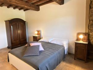 Posteľ alebo postele v izbe v ubytovaní Apartment Saxum by Interhome