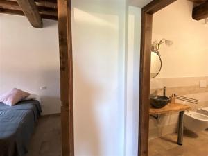 Posteľ alebo postele v izbe v ubytovaní Apartment Saxum by Interhome