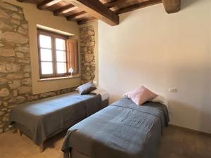 Posteľ alebo postele v izbe v ubytovaní Apartment Saxum by Interhome