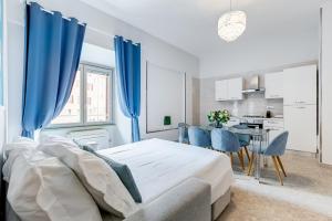 a bedroom with a bed and a table and chairs at Trevi Fountain - NEW! - Your Italian Holidays in Rome