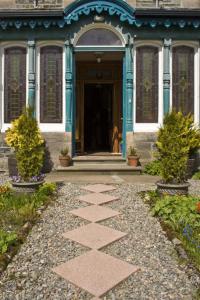 Tampak depan atau pintu masuk Dunallan Guest House