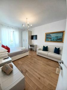 a large living room with a bed and a couch at La Casa in Piazza in Massa Lubrense