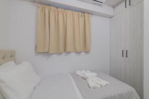Postel nebo postele na pokoji v ubytování Ervin's Zante Suite by "elite"