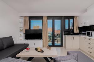 Kuchyň nebo kuchyňský kout v ubytování Ervin's Zante Suite by "elite"