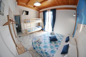 Ein Etagenbett oder Etagenbetten in einem Zimmer der Unterkunft Maison C&G