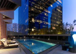 Piscina a Dorsett Kwun Tong, Hong Kong o a prop