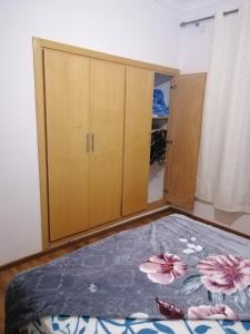 a bedroom with a bed and a closet at Treize in Meknès