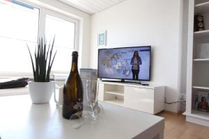 TV a/nebo společenská místnost v ubytování Haus Hahn Gorch-Fock-Weg 7