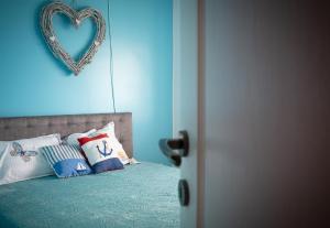 a bedroom with a heart shaped mirror above a bed at Diana Sunshine Apartment in Tulcea