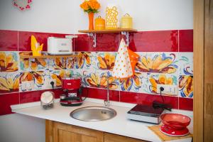Kuchyň nebo kuchyňský kout v ubytování Holiday Room Sa Tebia + 37 fotografií