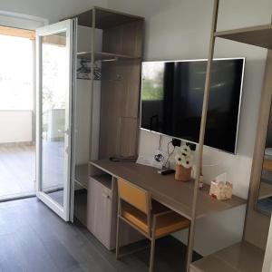 Kuchyň nebo kuchyňský kout v ubytování Rainbow Sweet Rooms
