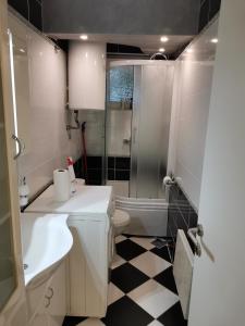 Ένα μπάνιο στο Apartman Caroline +18 φωτογραφίες