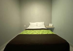 Postel nebo postele na pokoji v ubytování HOTEL GRAN VIA CENTRAL