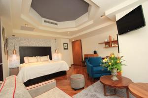 A bed or beds in a room at Santa Rita Hotel del Arte