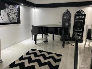 a room with a piano and a table at Hotel Villa Tournon in San José