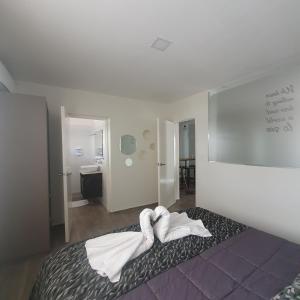 Posteľ alebo postele v izbe v ubytovaní BLU APARTMENTS