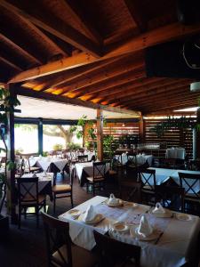 Restaurace v ubytování Hotel Embarcadero de Calahonda de Granada
