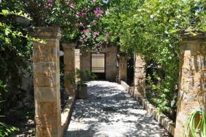 Vonkajšia záhrada v ubytovaní Κέντρο Αίγινα ήσυχη κατοικία90τμ δίπλα στη θάλασσα