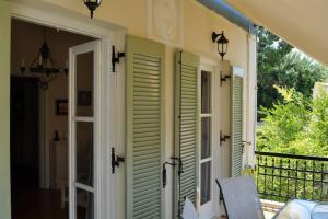 Balkón alebo terasa v ubytovaní Κέντρο Αίγινα ήσυχη κατοικία90τμ δίπλα στη θάλασσα
