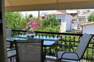 Balkón alebo terasa v ubytovaní Κέντρο Αίγινα ήσυχη κατοικία90τμ δίπλα στη θάλασσα
