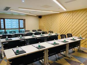 张家港保税区智选假日酒店商务区和/或会议室