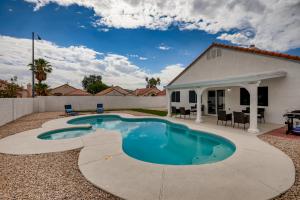 Gallery image of Luxurious House With A Pool, Spa, and Patio, Sleeps 6 Comfortably in Las Vegas