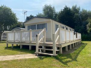 Gallery image of KellysHolidayHomes Atlas 3 bedrooms caravan in Weeley