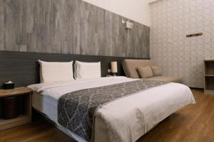 Un pat sau paturi într-o cameră la 58˚ Hotspring Hotel