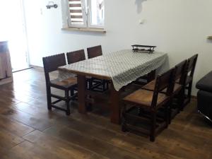 Fotografia z galérie ubytovania Jaśkowa Chata Bieszczady apartament z basenem v destinácii Baligród