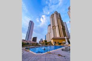 Gallery image of Victorian Jewel - 2BR - Panoramic Sea & Palm View in Dubai