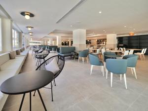 a restaurant with tables and chairs in a building at BQ Belvedere Hotel in Palma de Mallorca