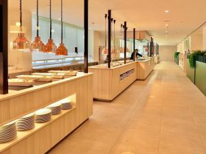 a restaurant with plates on display in a store at BQ Belvedere Hotel in Palma de Mallorca