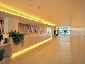 an office lobby with a reception desk and a man in the counter at BQ Belvedere Hotel in Palma de Mallorca