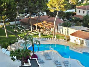 an overhead view of a swimming pool at a resort at BQ Belvedere Hotel in Palma de Mallorca