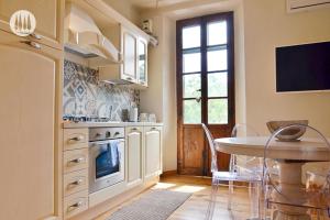 a kitchen with a table and a dining room at Lucca, Pisa, Firenze, Mare BICICLETTE INCLUSE in Lucca +18 photos