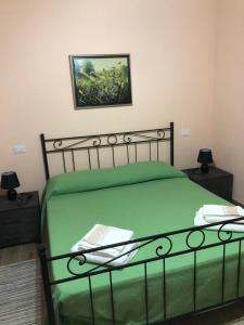 Φωτογραφία από το άλμπουμ του Basicò un balcone sul mare-Casa I CARRUGGI- Case vacanza Sicilia&Toscana- σε Basicò