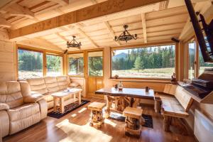 Posedenie v ubytovaní Willa Przy Dolinie Kościeliskiej - Prywatne Jacuzzi & Sauna