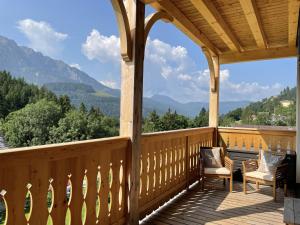 a porch with chairs and a view of mountains at Panorama Lodge Mountainview 208 in Tauplitz