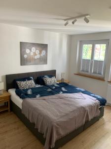 Ένα ή περισσότερα κρεβάτια σε δωμάτιο στο Ferienwohnungen Bohner/ Wohnung Katharina