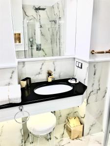 Kúpeľňa v ubytovaní MONDRIAN Luxury Suites UNESCO Old Town