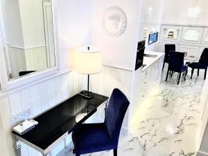 Posedenie v ubytovaní MONDRIAN Luxury Suites UNESCO Old Town