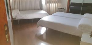 Postel nebo postele na pokoji v ubytování Hotel Lluna